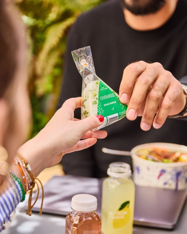 Nos petits triangles Hawaïen sont toujours là pour vos petites faims gourmandes 😉​​#pokawa #pokebowl #poke #healthyfood #freshfood #onigiri